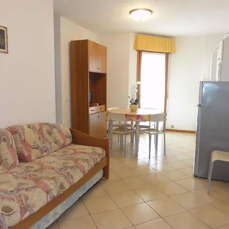 In 37119 * Μπιμπιόνε